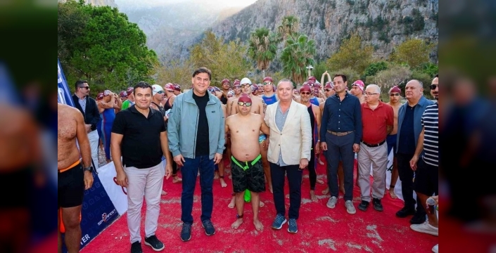 Fethiye'de 1600 sporcu Kelebekler Vadisi'nde yüzdü