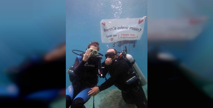 Fethiye'de denizde evlilik teklifi