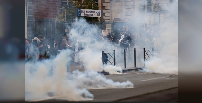 Fransa'da öğrenci protestoları: Okullar ablukada, şiddet olayları arttı