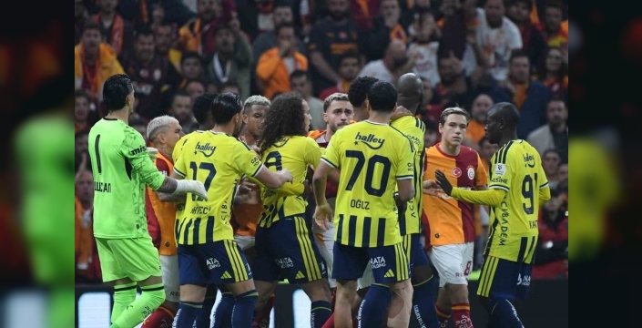 Galatasaray derbide devre arasına 2-0 üstün girdi