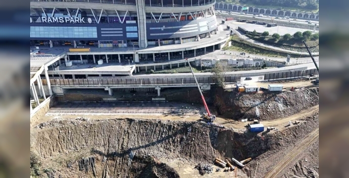 Galatasaray stadı çevresinde sel sonrası çalışmalar sürüyor