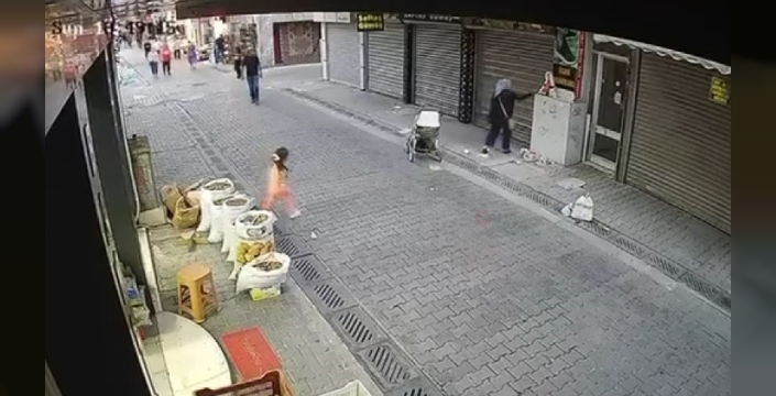 Gümüş dolu poşet unutuldu, kadın aldı