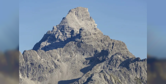 Hochvogel zirvesi tehlikeli şekilde ikiye ayrılıyor
