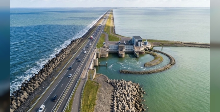 Hollanda'da Afsluitdijk bendi balık göçüne açıldı