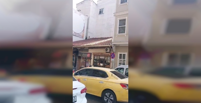 İnegöl'de çatıdan düşen 65 yaşındaki usta hastaneye kaldırıldı