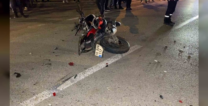 İnegöl'de motosiklet ve kamyonet çarpıştı: İki ölü