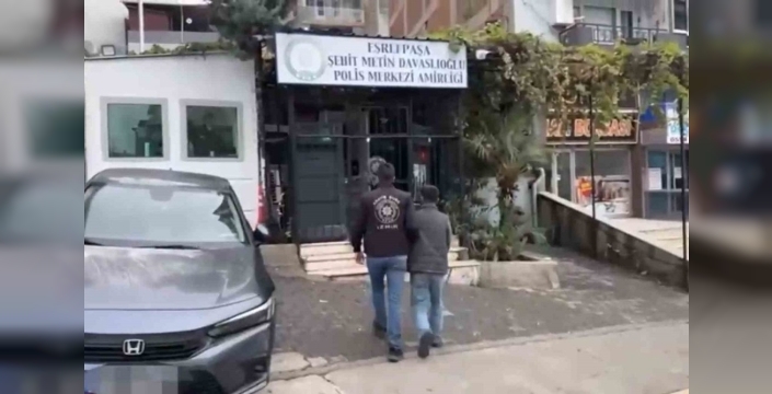 İzmir'de 74 adrese şafak operasyonu: 164 kişi yakalandı