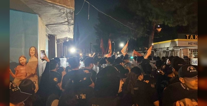 İzmir'de Cemil Tugay protestosunda arbede yaşandı