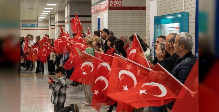 İzmir metrosunda Cumhuriyet Bayramı konserleri