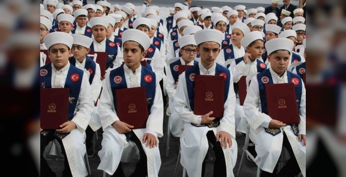 Kayseri'de 738 öğrenci hafızlık belgelerini aldı