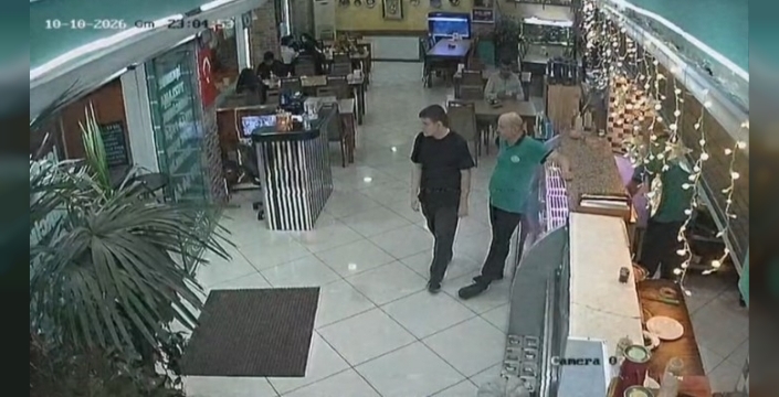 Kazaya karışan tur otobüsünün hareket anı görüntülendi