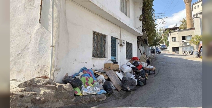 Konak'ta çöp ev sorununa mahalle sakinlerinden tepki