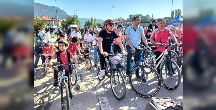 Köyceğiz'de bisiklet turuyla Cumhuriyet Bayramı kutlandı