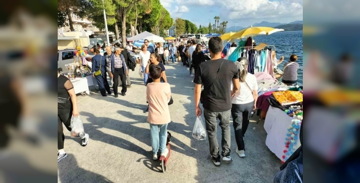 Köyceğiz'de ikinci el pazarı ilgi gördü
