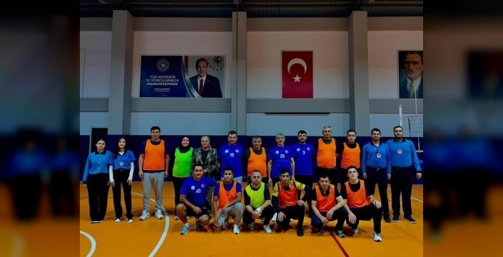 Kurumlar arası voleybol turnuvası Pazaryeri'nde başladı