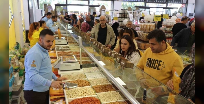 Leblebi Çarşısı'nın Antalya açılışında yoğun ilgiyle karşılandı
