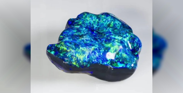 Lightning Ridge'de bulunan 306 karatlık opal 3 milyon dolara değerlendirildi