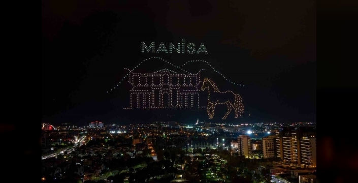 Manisa'da 1000 drone gökyüzünde Atatürk portresi oluşturdu