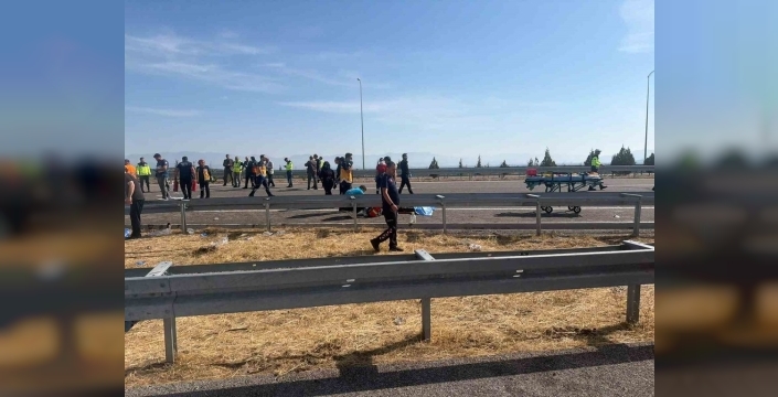 Manisa'da otobüs ve tır çarpıştı: 11 ölü