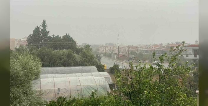 Marmaris'te sağanak yağışlar başladı