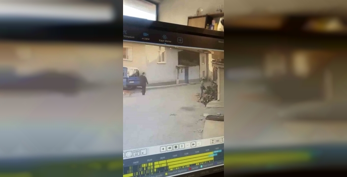 Motorlu testere ile korkutulan yaşlı adam yere düştü