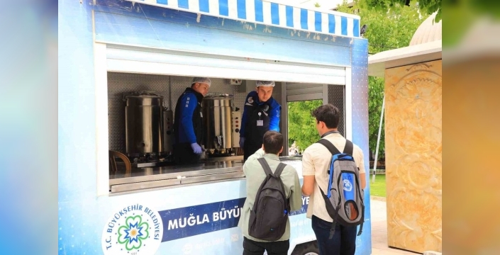 Muğla Büyükşehir, üniversite öğrencilerine çorba ikram ediyor