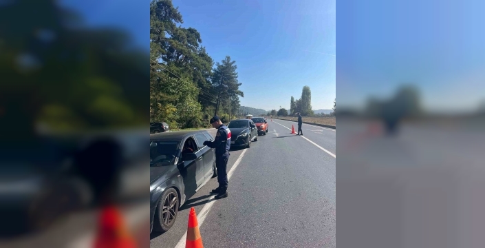 Muğla'da jandarma kontrollerinde 264 araç trafikten men edildi