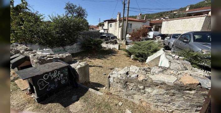 Muğla'da Üç Erenler Türbesi kalıntıları bakımsızlıktan kayboldu