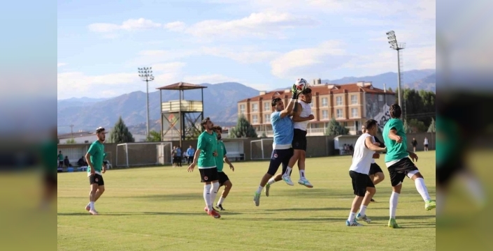 Nazilli Şehir Spor ile İncirliova Belediyespor berabere kaldı