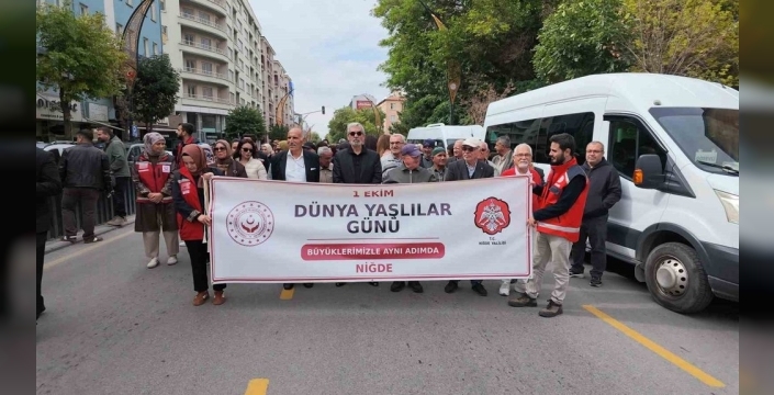 Niğde'de yaşlılar günü yürüyüşü