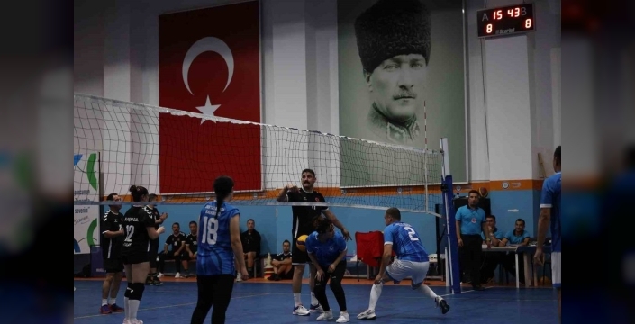 Personel Cumhuriyet Kupası'nda sporcular sahaya çıktı