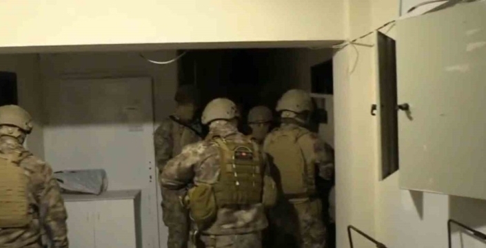 Sakarya'da DEAŞ'a yönelik operasyonda 3 yabancı gözaltına alındı