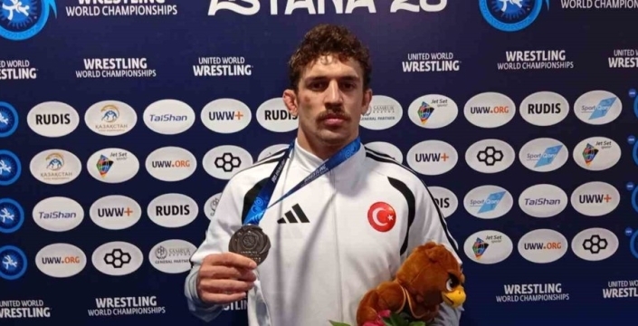 Sarıçiçek güreşte gümüş madalya kazandı