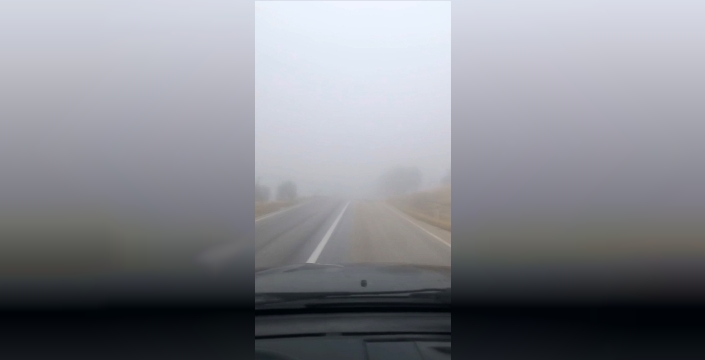 Sivrihisar'da yağmur ve sis nedeniyle trafik aksadı