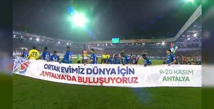 Süper Lig takımları COP31 için sahaya pankartla çıktı