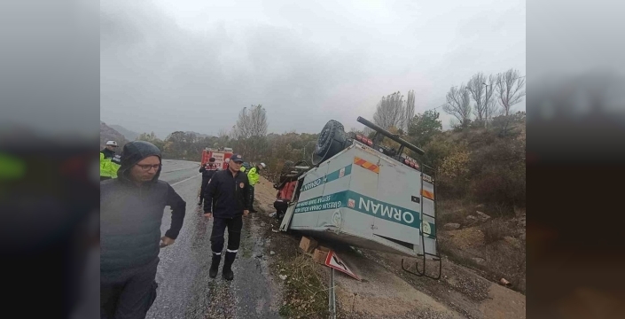 Suşehri'nde devrilen bakım aracında 3 personel yaralandı