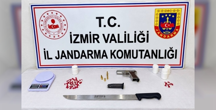 Torbalı'daki aramada 77 uyuşturucu hap ve tabanca bulundu