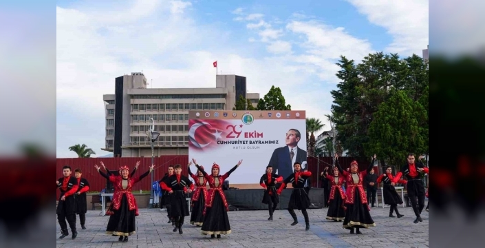 Türk bayrağı dokuma etkinliği İzmir'de başladı