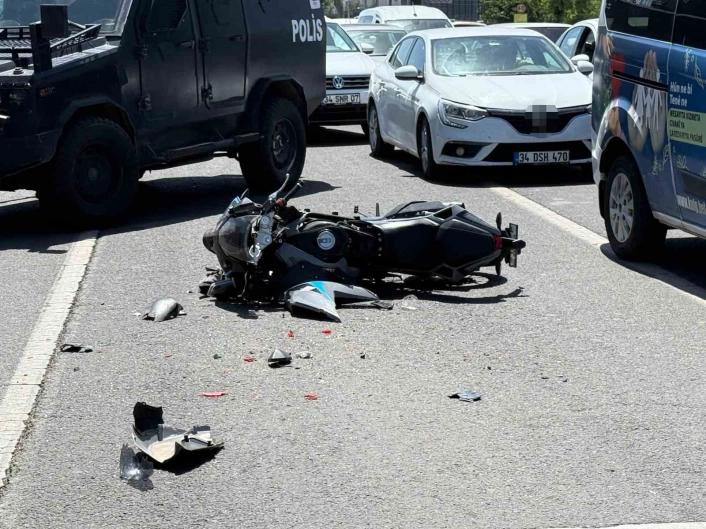 Diyarbakırda motosiklet sürücüsü otomobile arkadan çarptı
